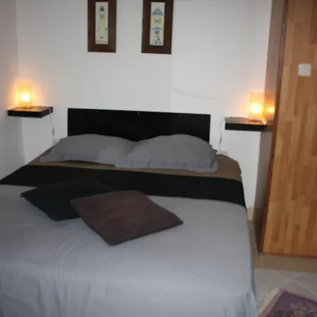 Apartman In With Terrace, Air Conditioning, Wi-fi