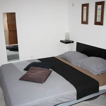 In With Terrace, Air Conditioning, Wi-fi Apartment Vrsi